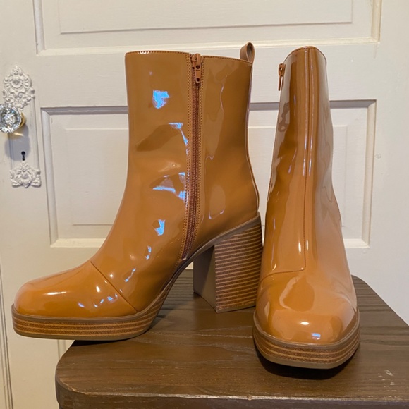 Milli Platform Block Heel Bootie - Picture 2 of 8